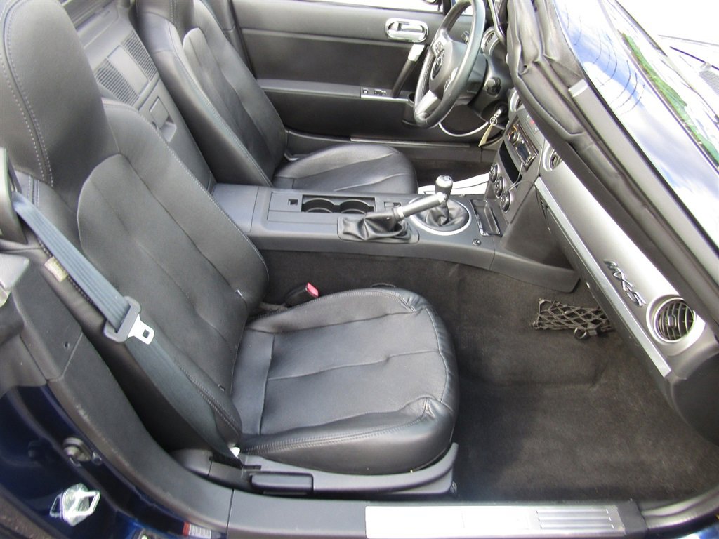 Used 2007 MAZDA MX-5 Miata Touring w/ Interior Trim Pkg image 26