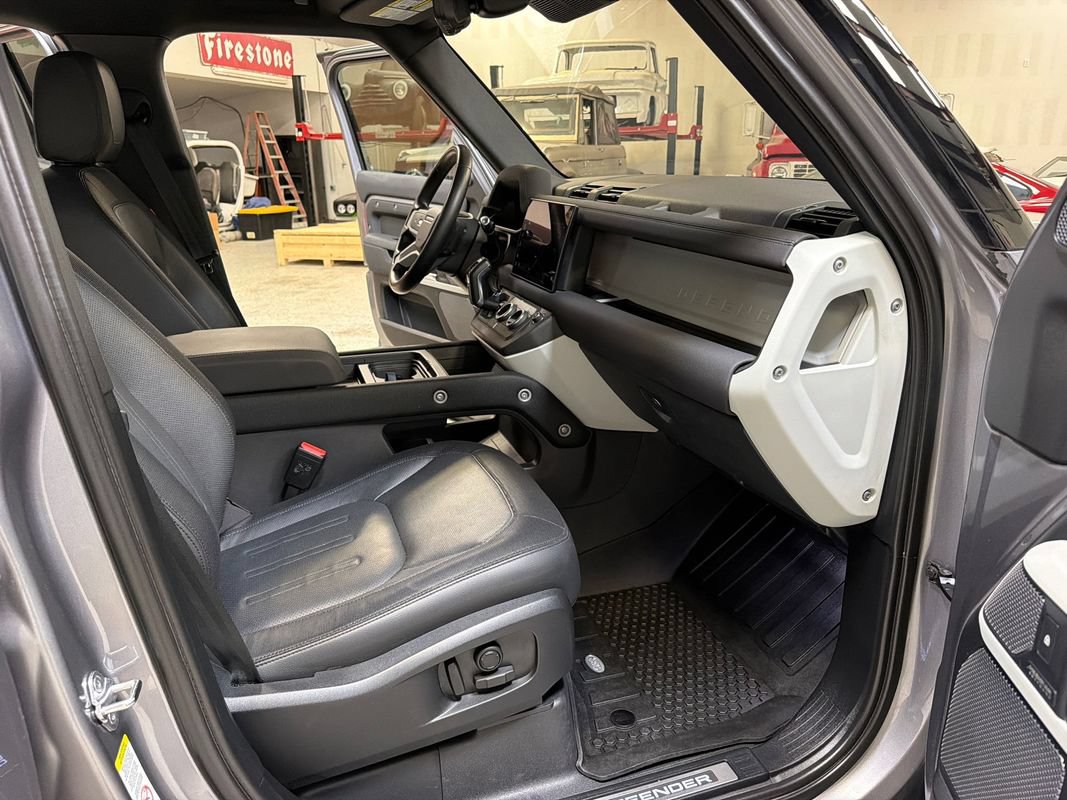 Used 2022 Land Rover Defender 110 X-Dynamic SE AWD/4WD image 37