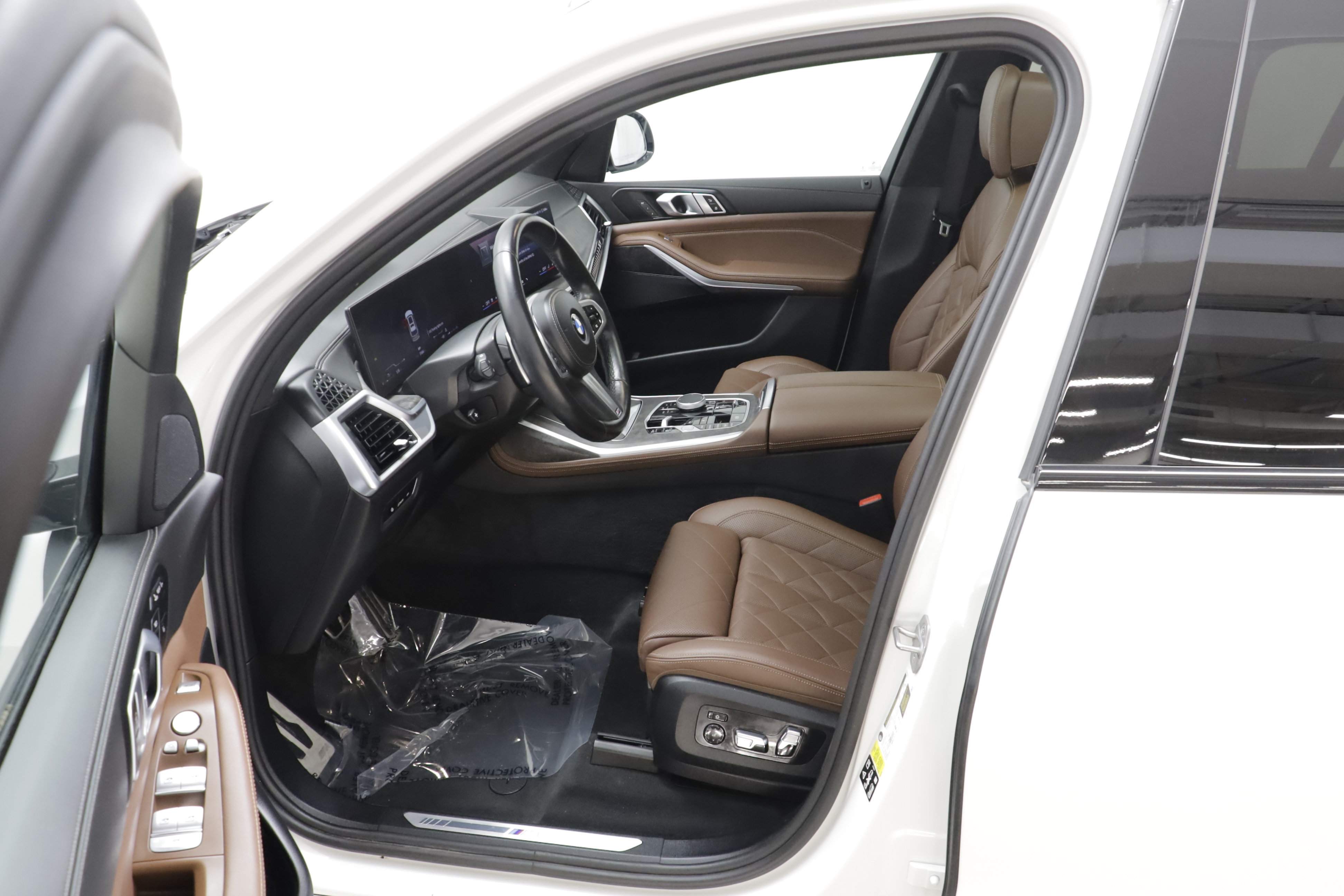 Used 2024 BMW X7 xDrive40i w/ M Sport Package AWD/4WD image 6