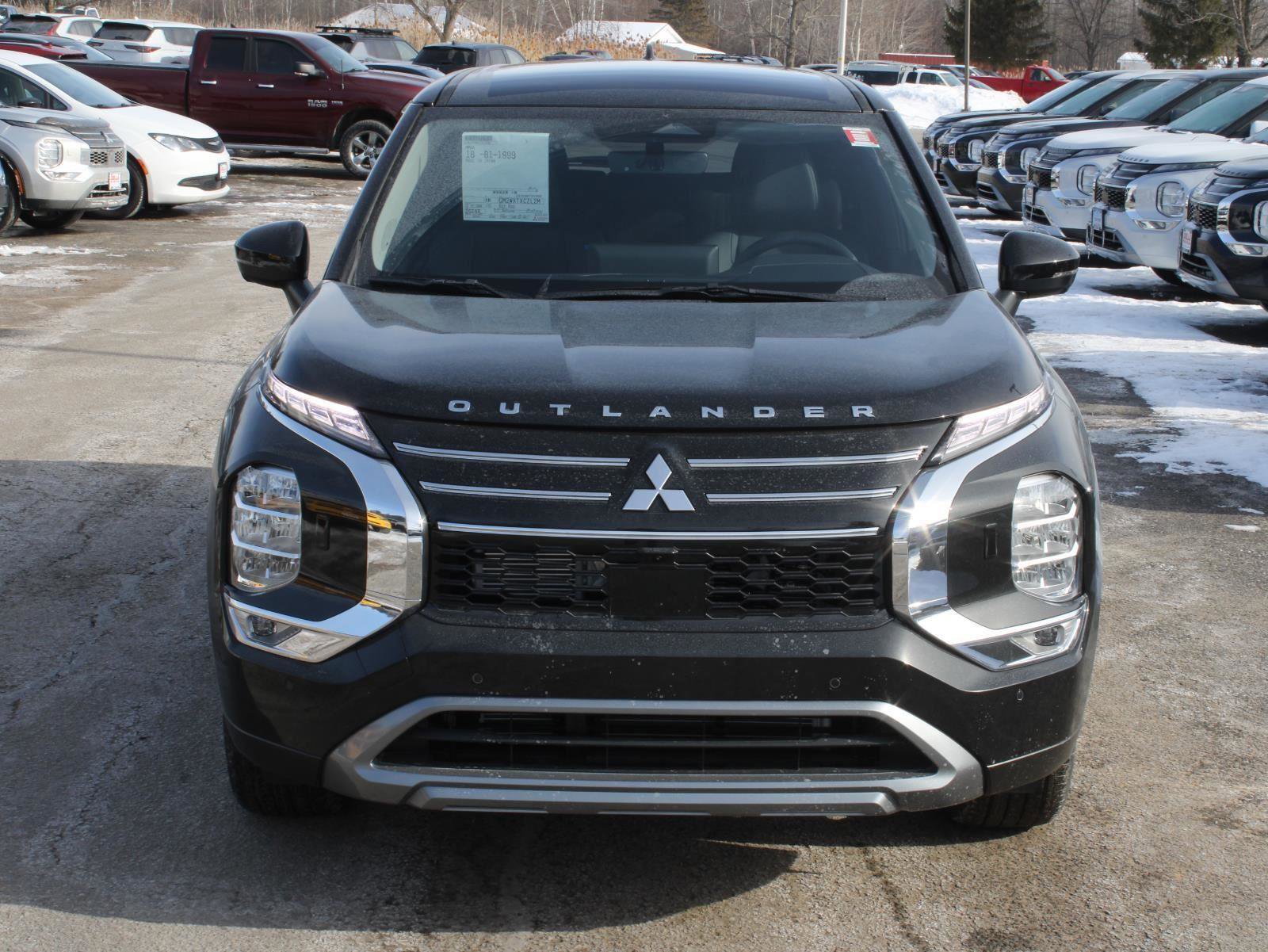 New 2026 Mitsubishi Outlander SE image 2