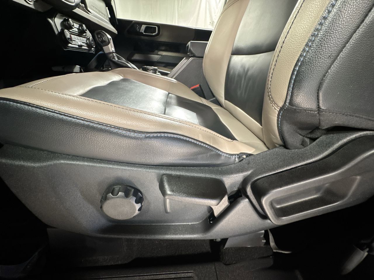 Used 2023 Ford Bronco Wildtrak image 18