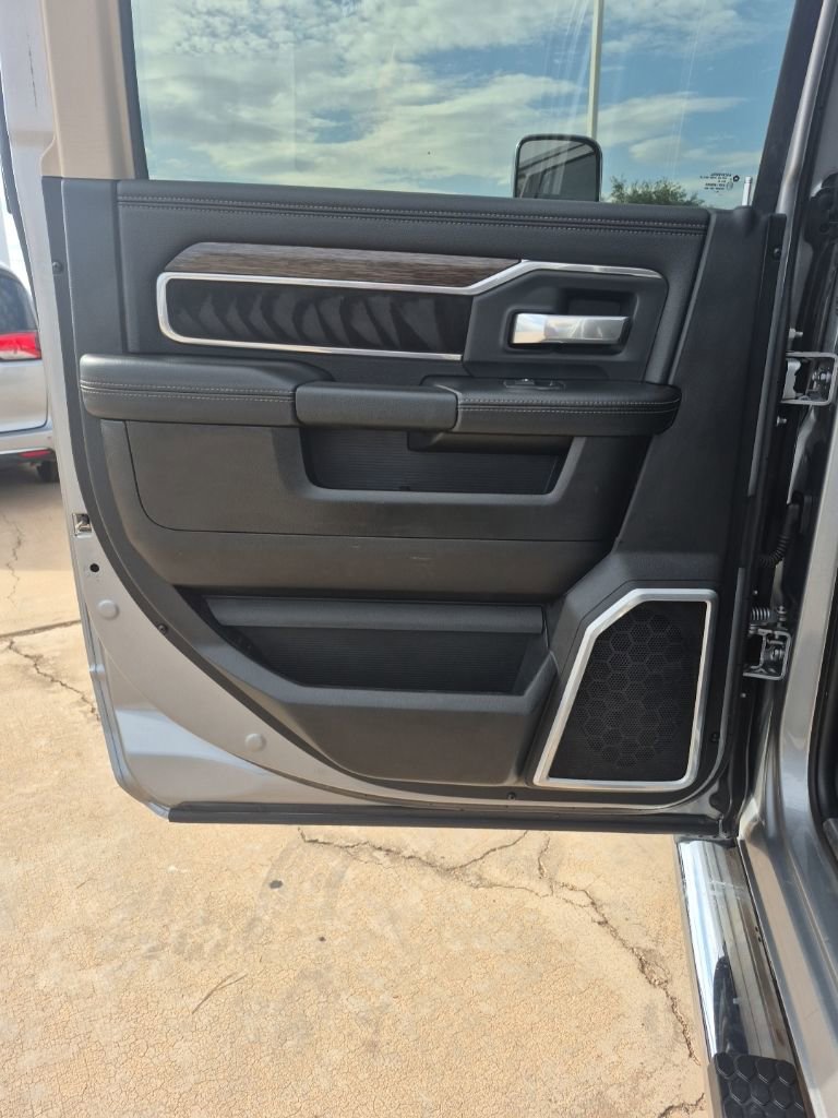Used 2020 RAM 2500 Laramie AWD/4WD image 15