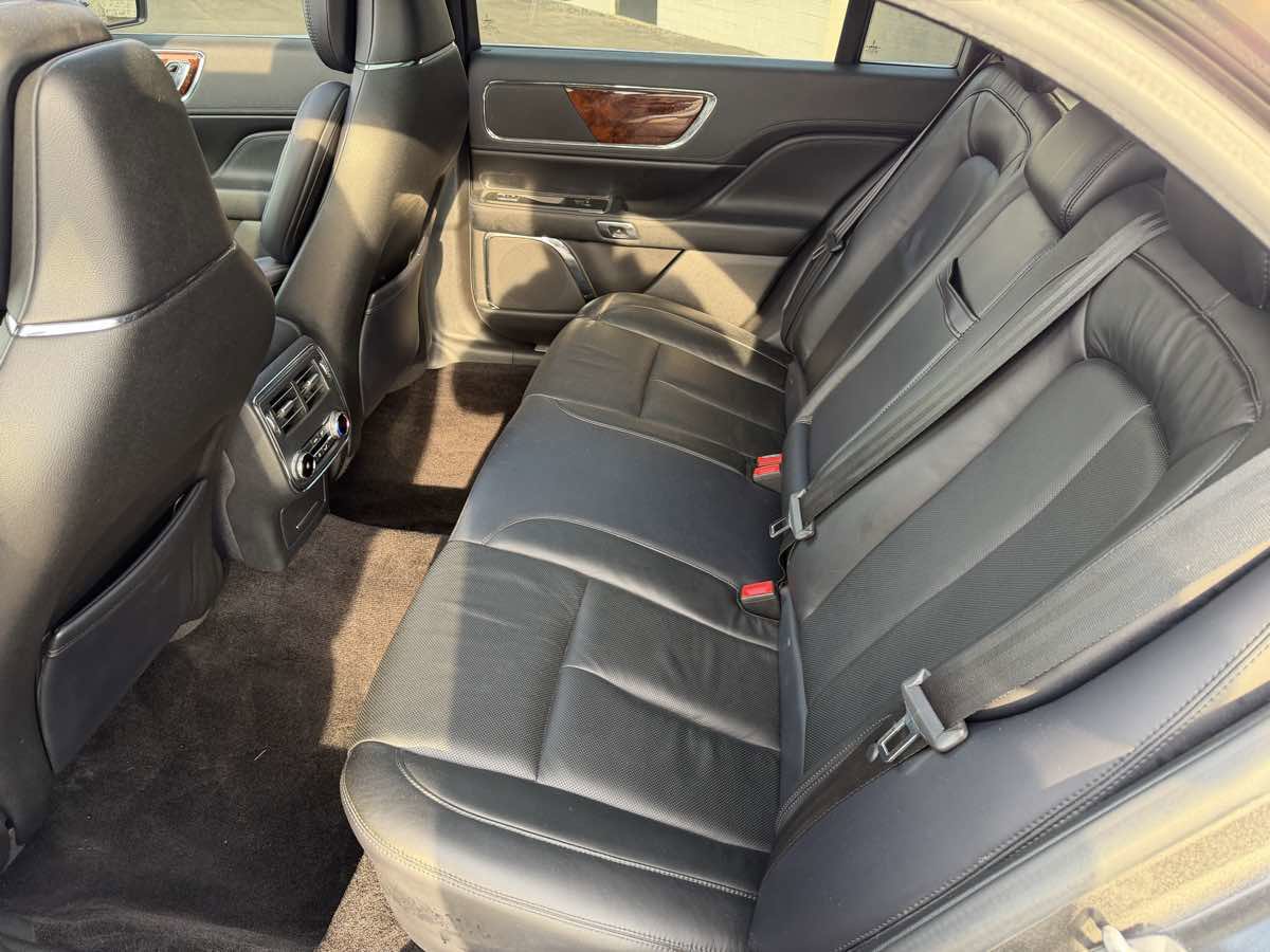 Used 2017 Lincoln Continental Reserve image 14