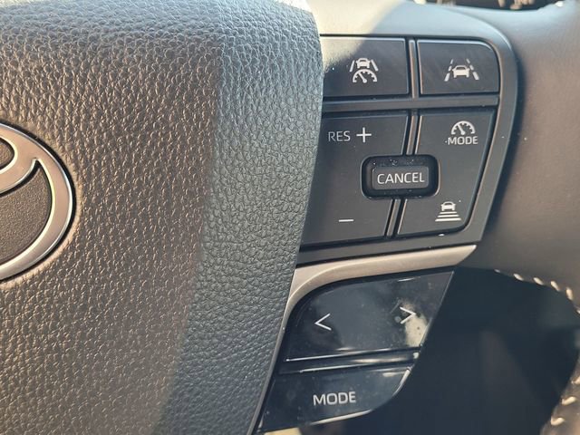 Used 2025 Toyota Camry SE image 14