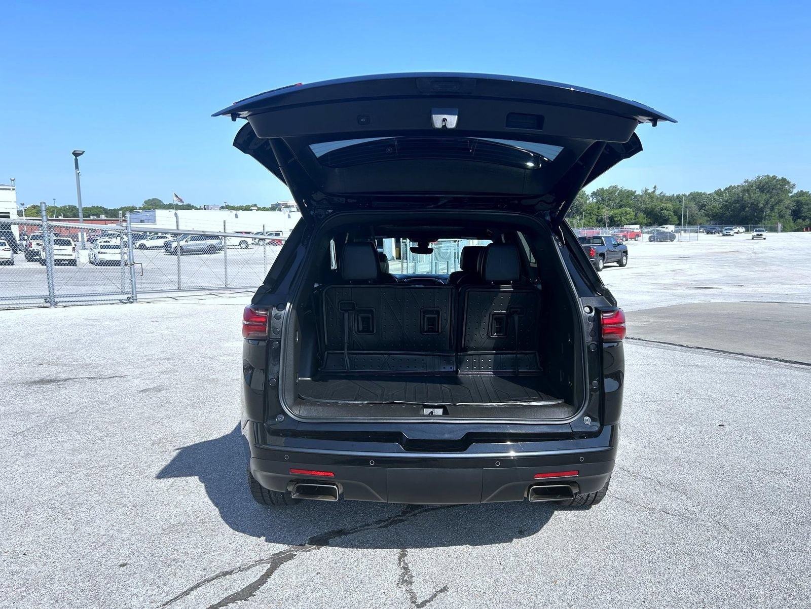 Certified 2023 Chevrolet Traverse Premier w/ Redline Edition AWD/4WD image 24