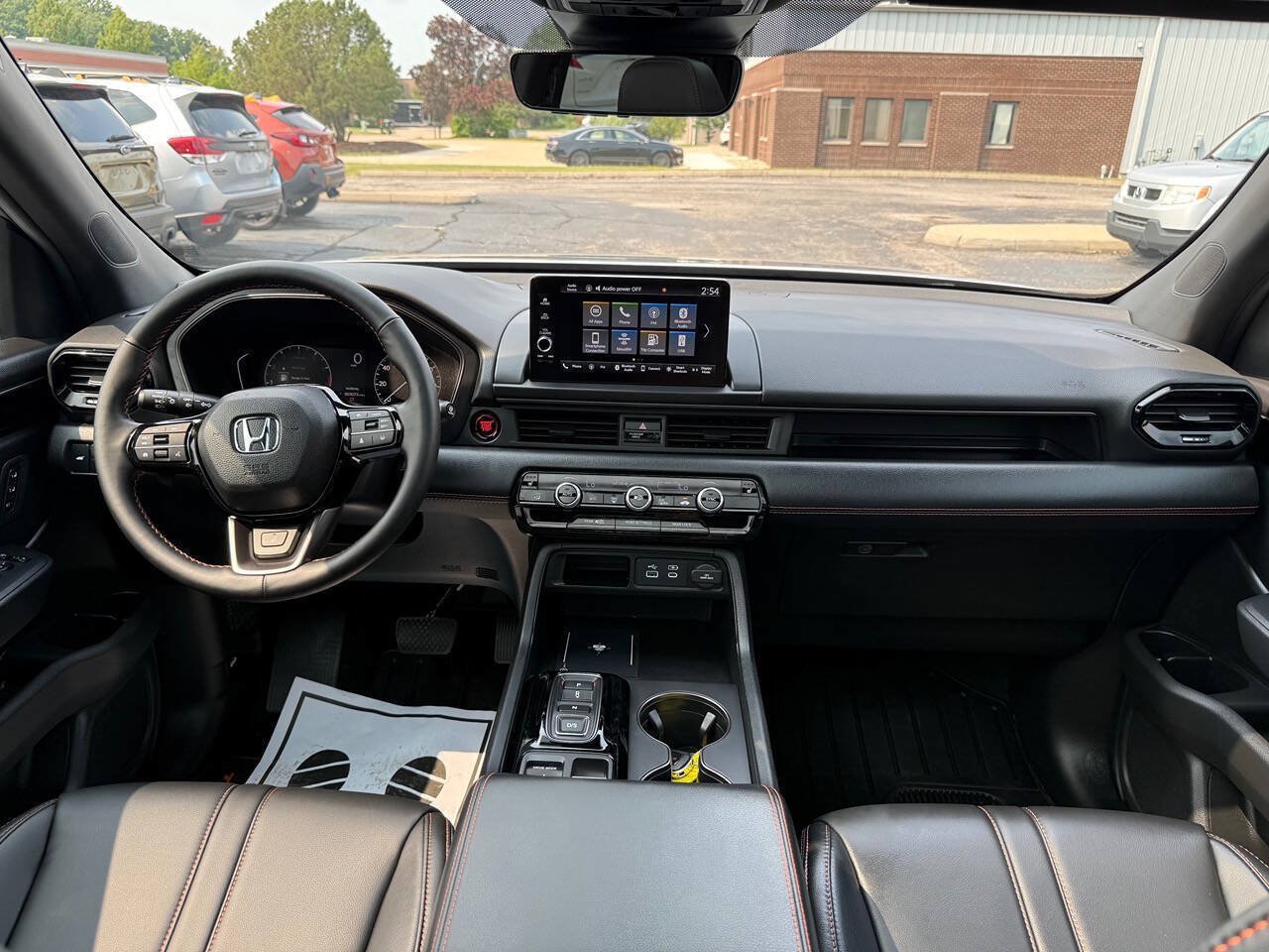 Used 2025 Honda Pilot TrailSport image 30