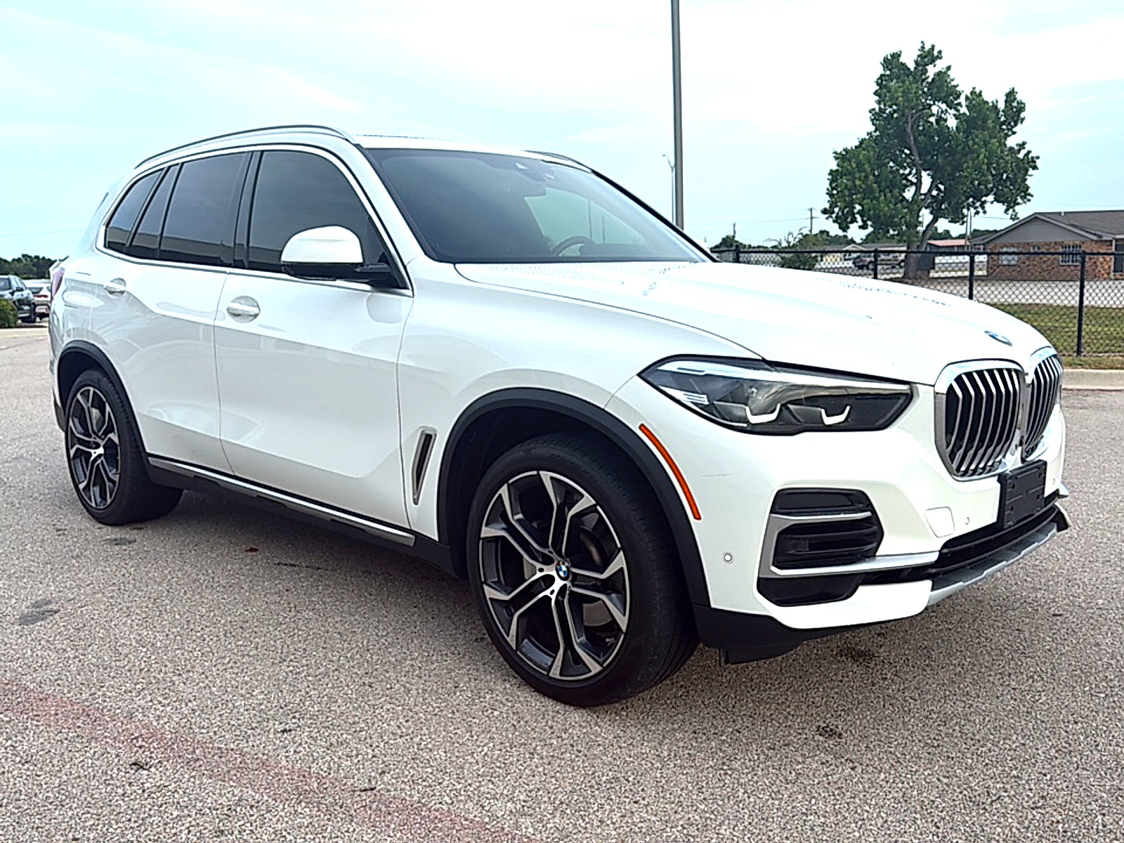 Used 2023 BMW X5 xDrive40i w/ Luxury Seating Package AWD/4WD image 3