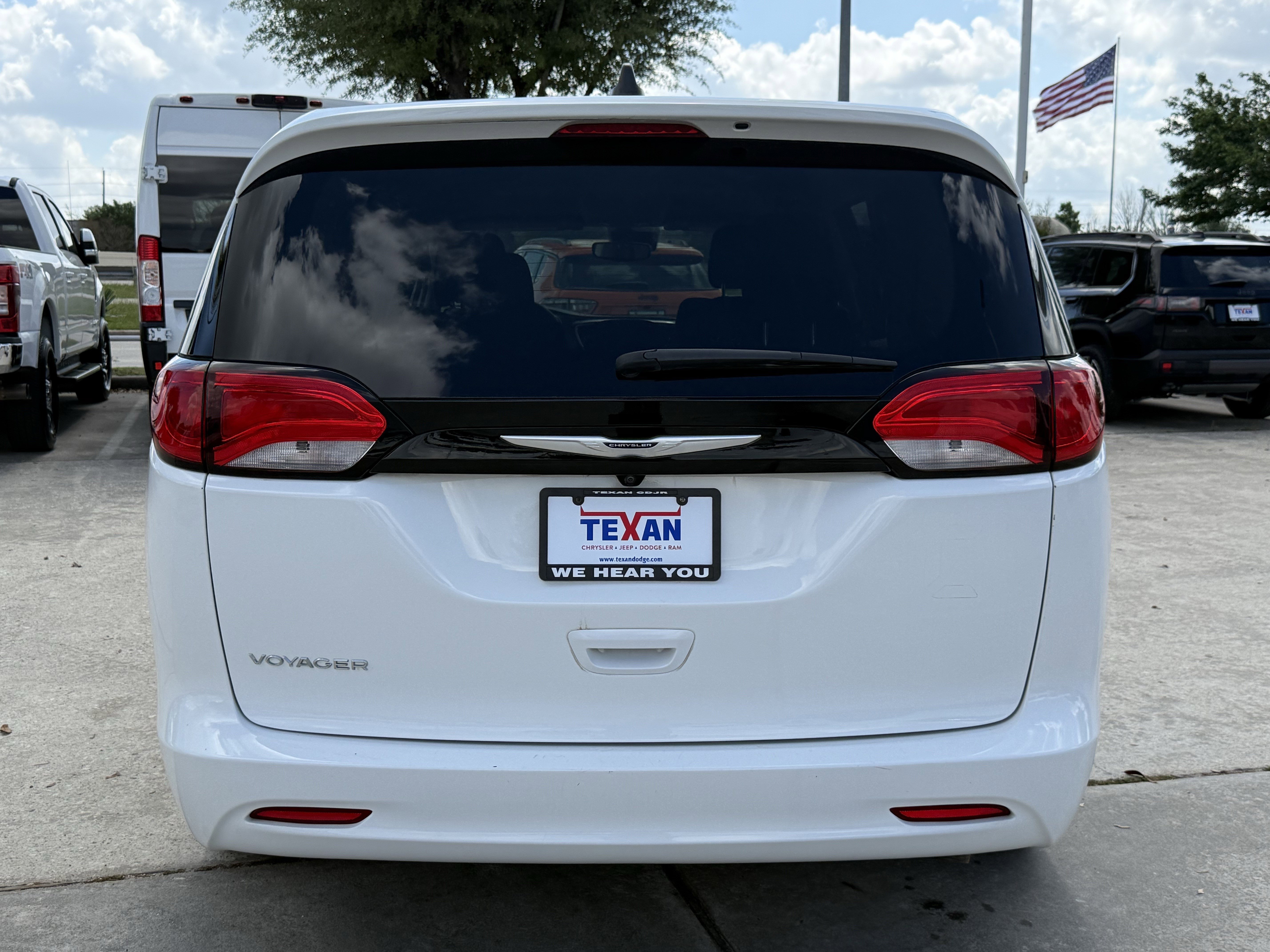 Used 2023 Chrysler Voyager LX FWD image 7