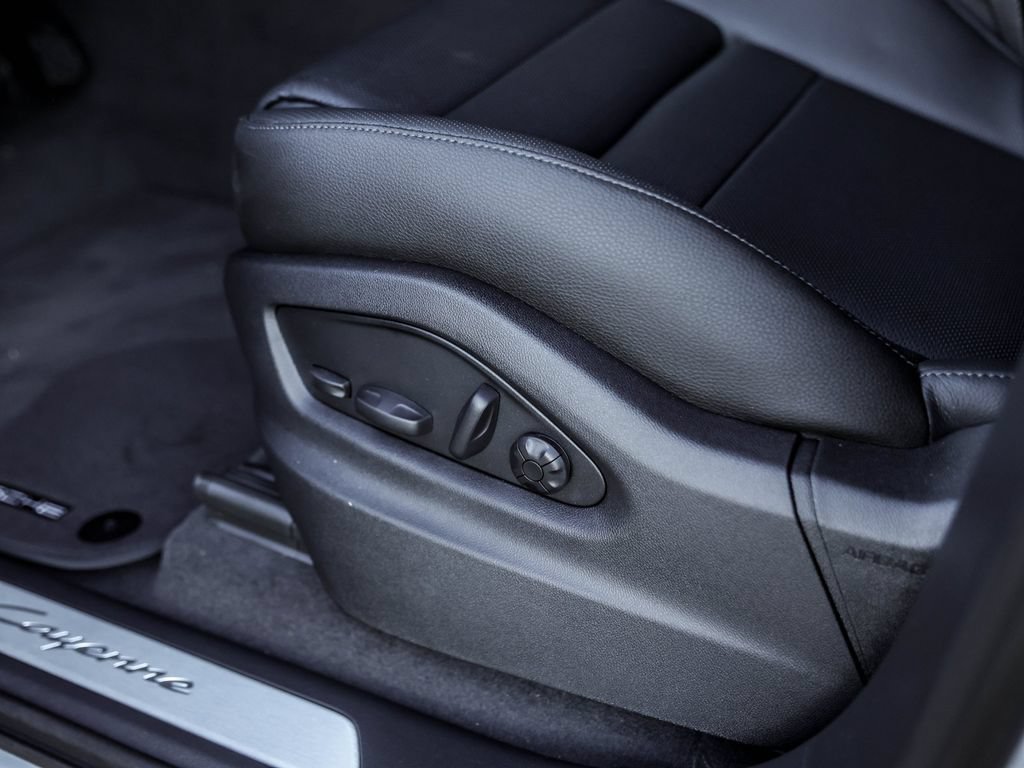 Certified 2026 Porsche Cayenne AWD/4WD image 13