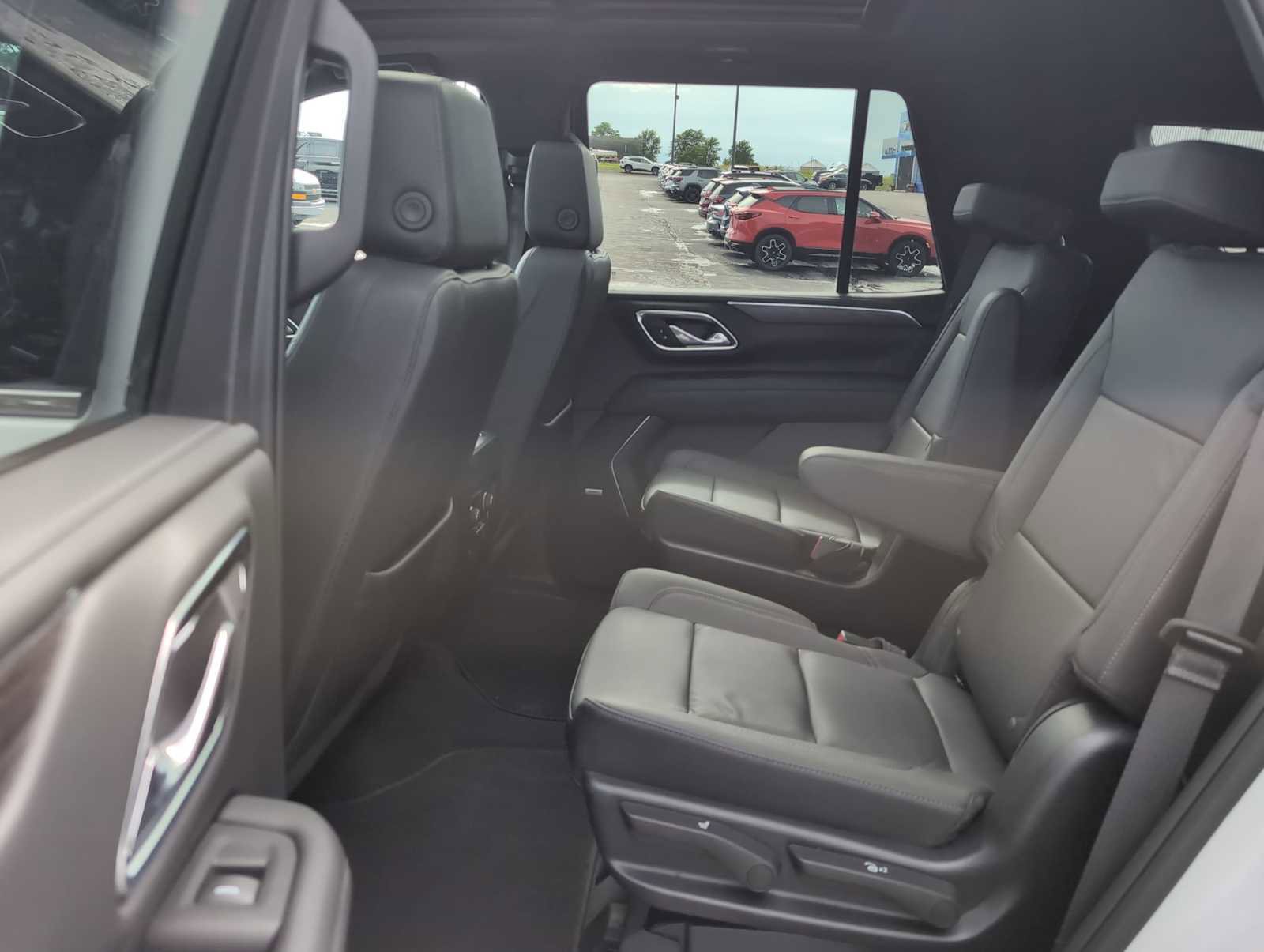 Used 2023 Chevrolet Tahoe LT w/ Luxury Package AWD/4WD image 30