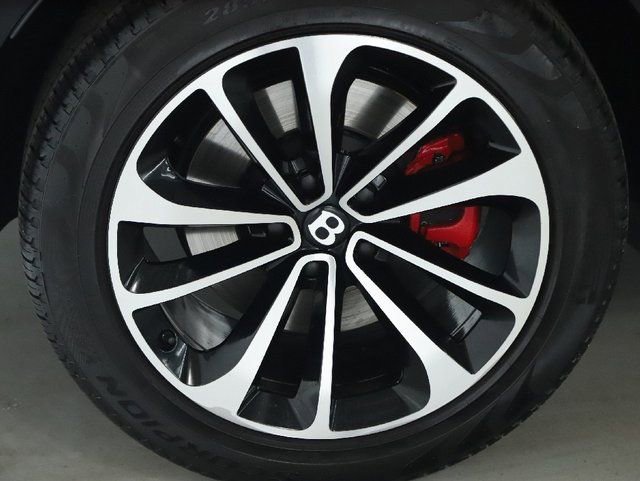Used 2022 Bentley Bentayga image 39