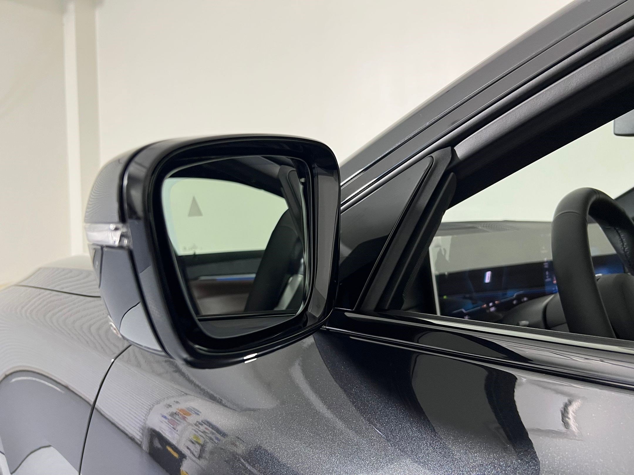 Used 2025 BMW i4 eDrive40 w/ M Sport Package image 23