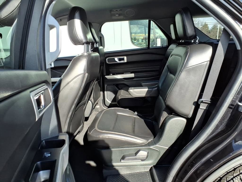 Used 2022 Ford Explorer XLT w/ Equipment Group 202A image 8