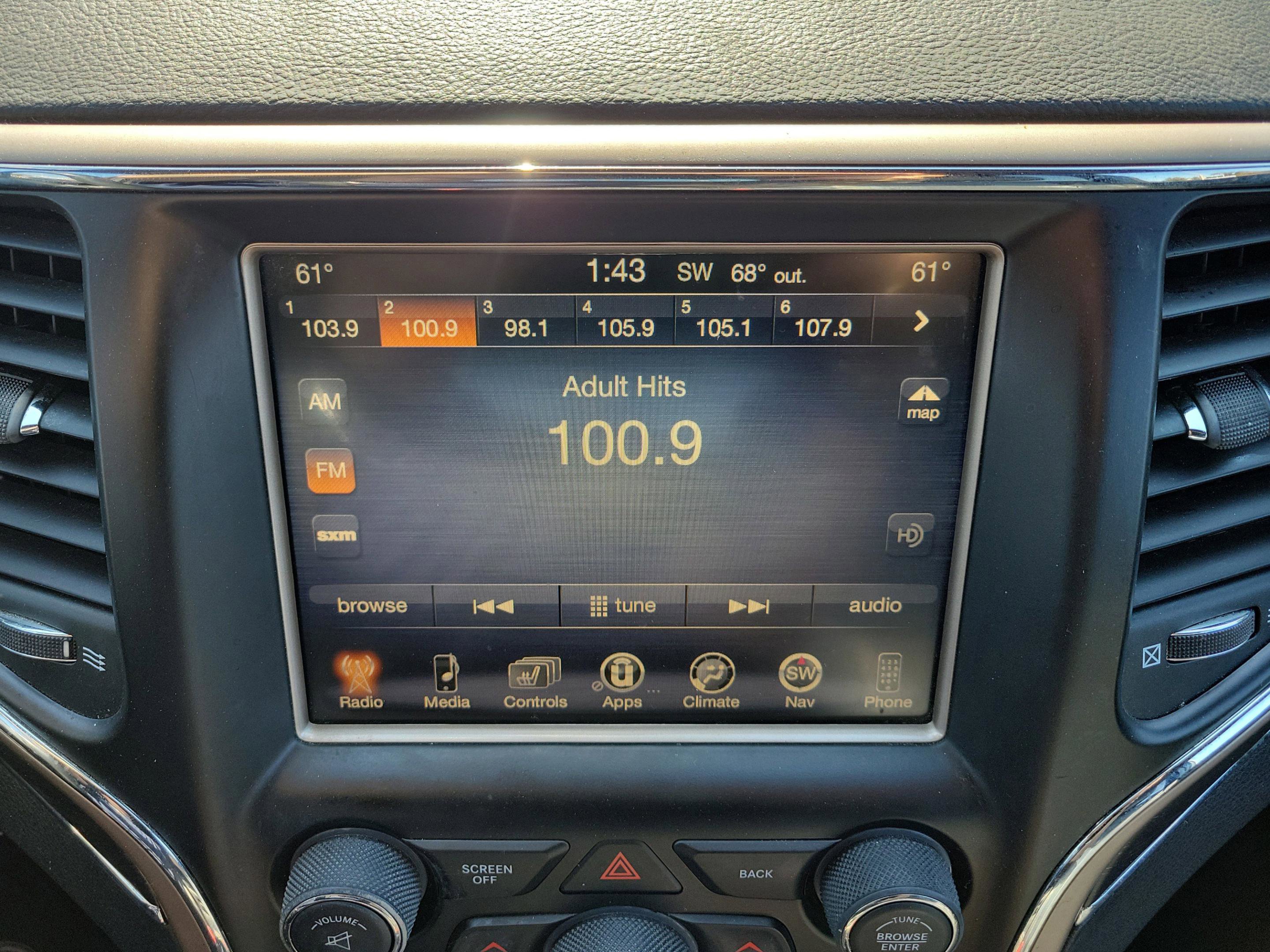 Used 2015 Jeep Grand Cherokee Limited w/ Luxury Group II image 25