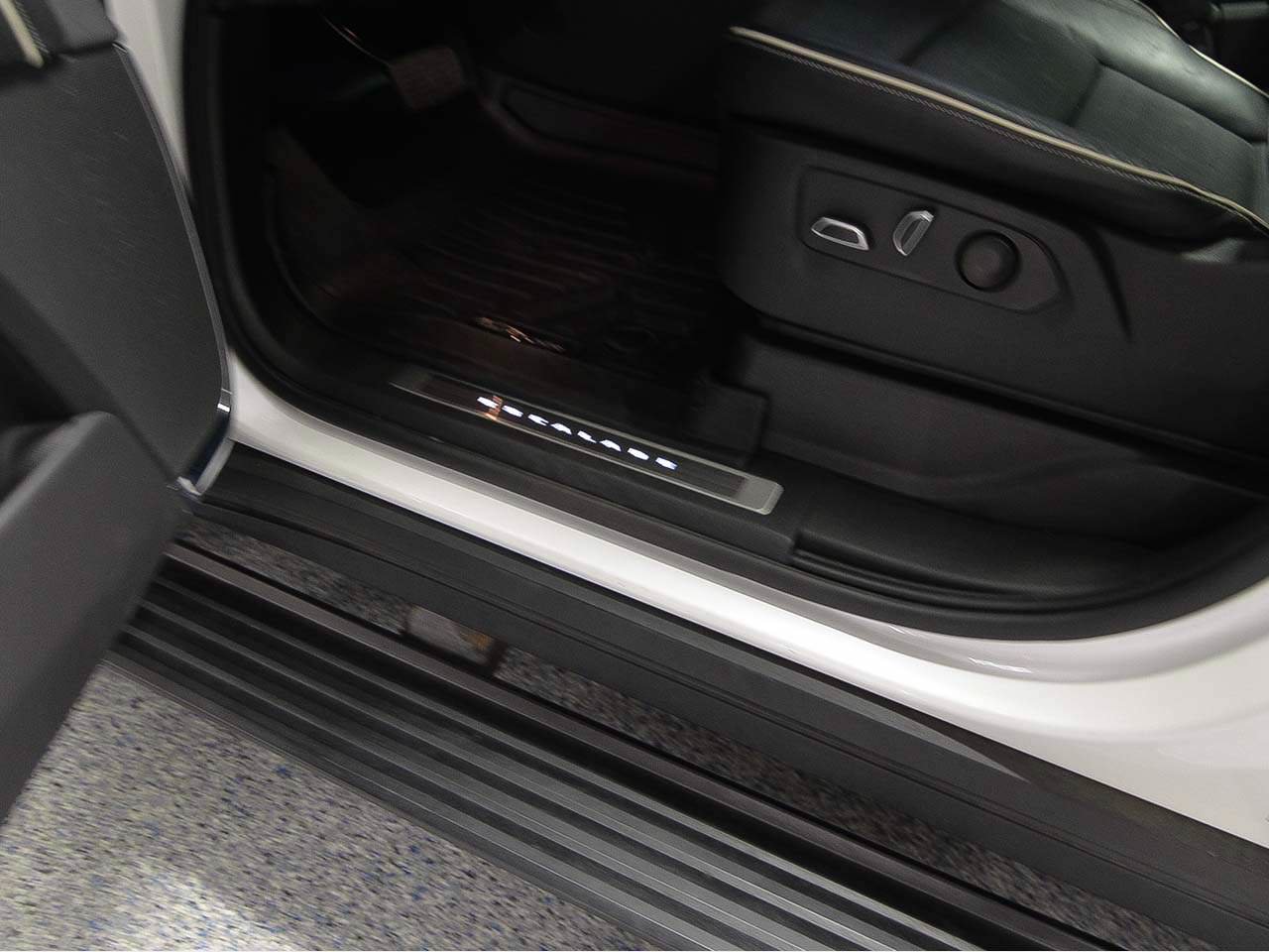 Used 2023 Cadillac Escalade Sport w/ Touring Package AWD/4WD image 5