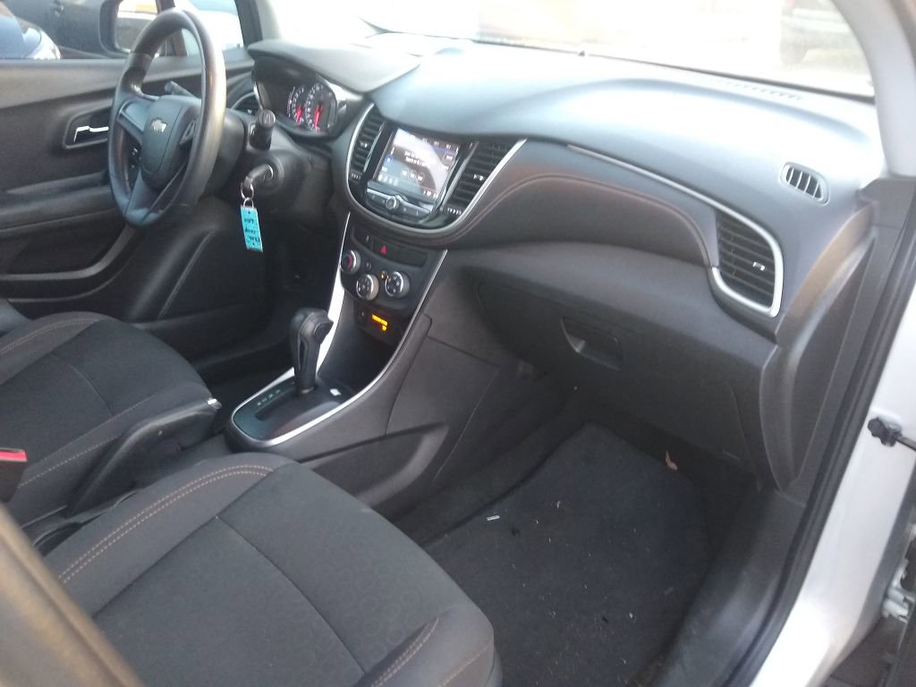 Used 2018 Chevrolet Trax LS image 30