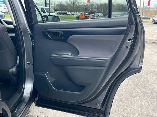 Used 2024 Toyota Highlander LE image 10