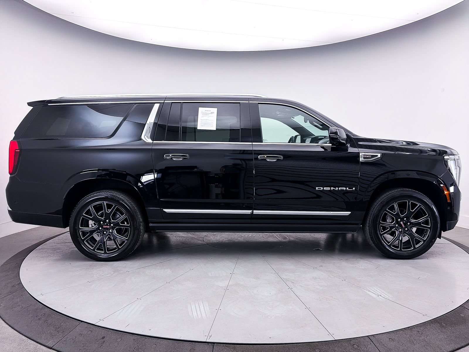 Used 2025 GMC Yukon XL Denali w/ Sun & Power Step Package AWD/4WD image 45