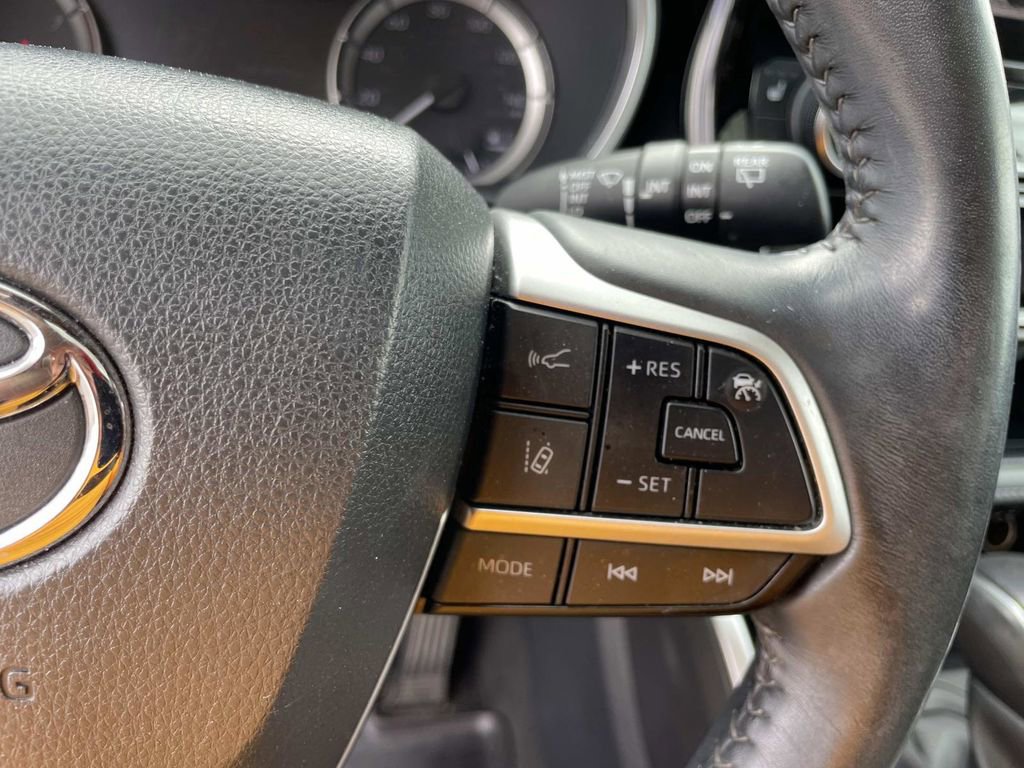 Used 2023 Toyota Highlander XLE image 20