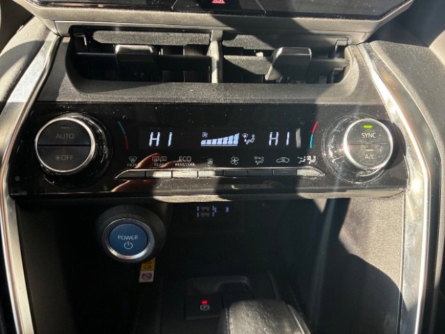 Used 2021 Toyota Venza LE w/ Carpet Mat Package (TMS) image 23