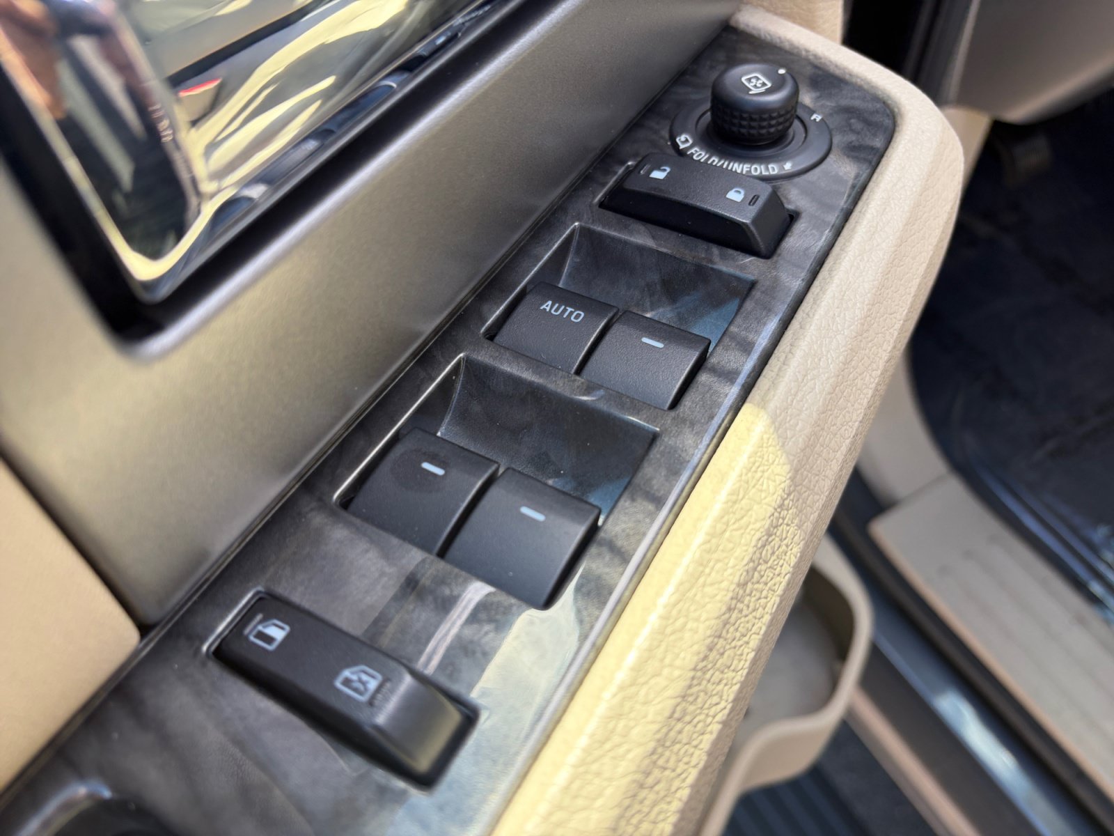 Used 2017 Ford Expedition Limited w/ Equipment Group 301A AWD/4WD image 15