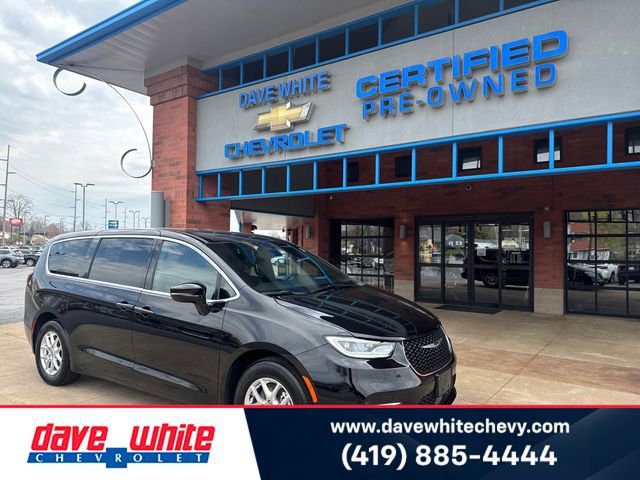 Used 2025 Chrysler Pacifica Select image 1