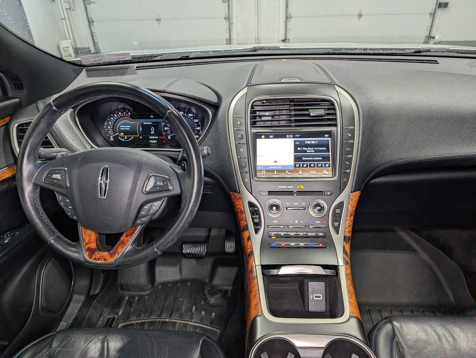 Used 2017 Lincoln MKX Reserve image 18