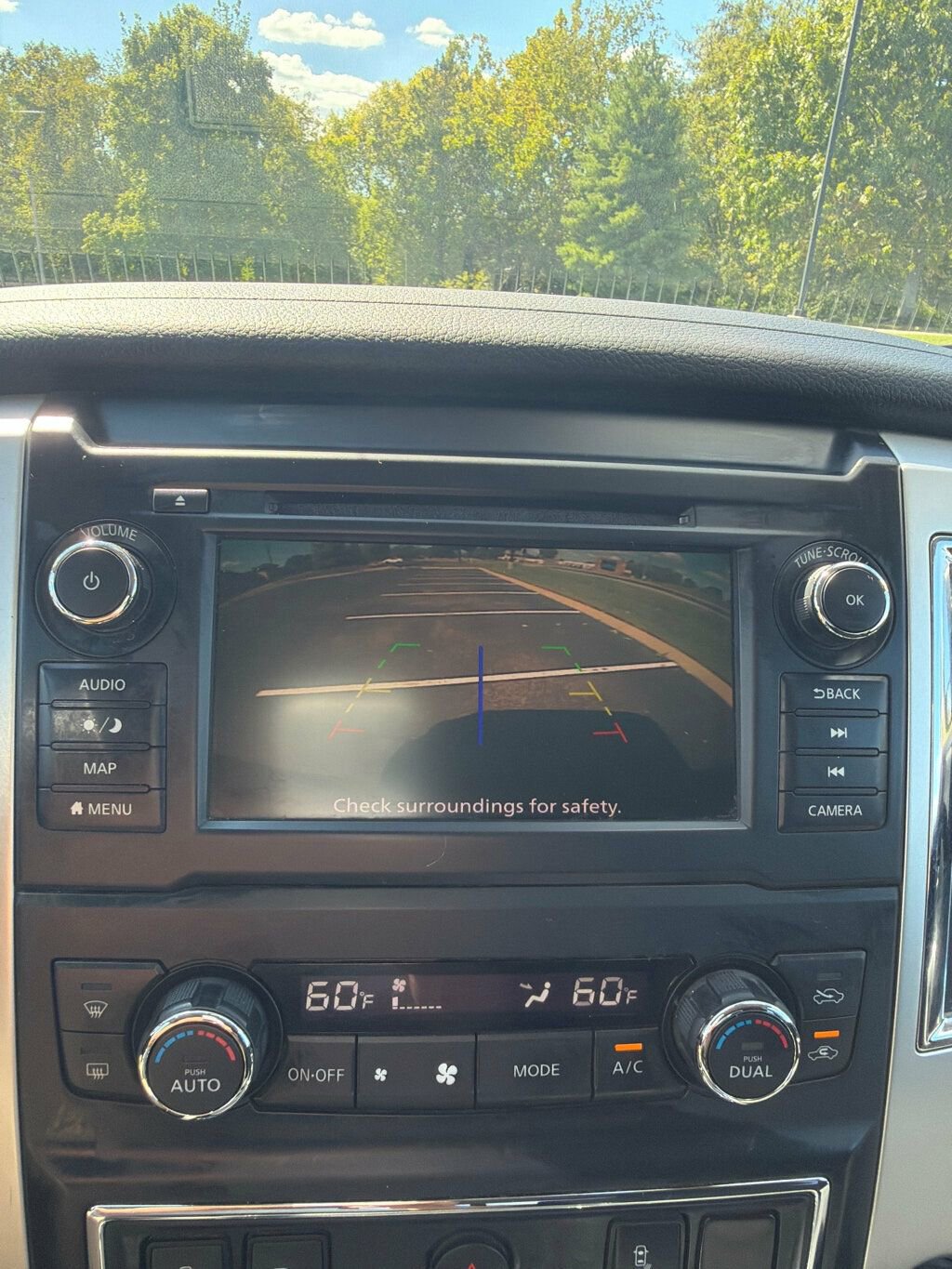 Used 2019 Nissan Titan SV w/ SV Convenience Package image 21