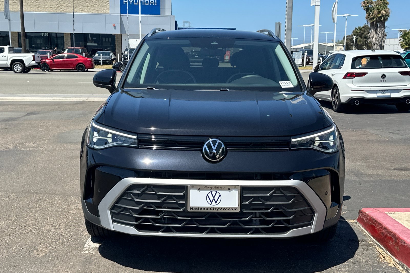 New 2026 Volkswagen Taos SE FWD image 3