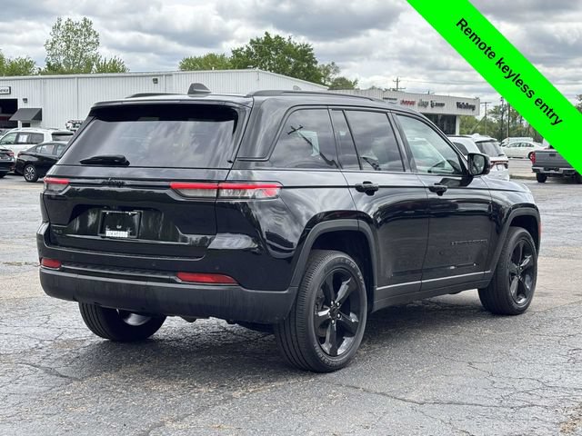 Used 2023 Jeep Grand Cherokee Altitude AWD/4WD image 34