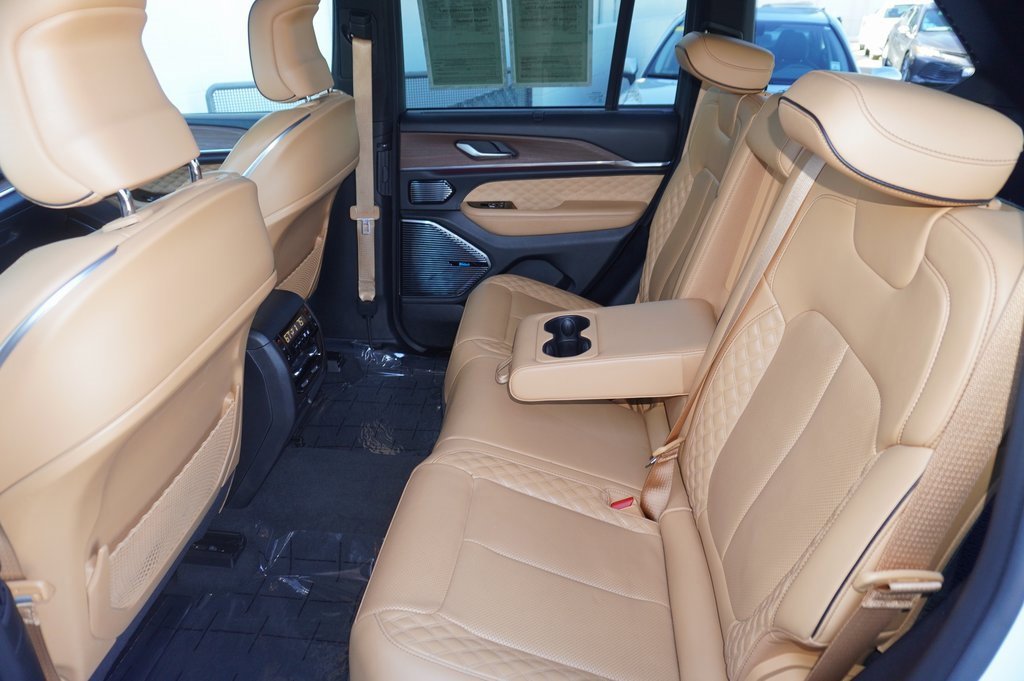 Used 2022 Jeep Grand Cherokee Summit w/ Adv Protech Group IV image 11