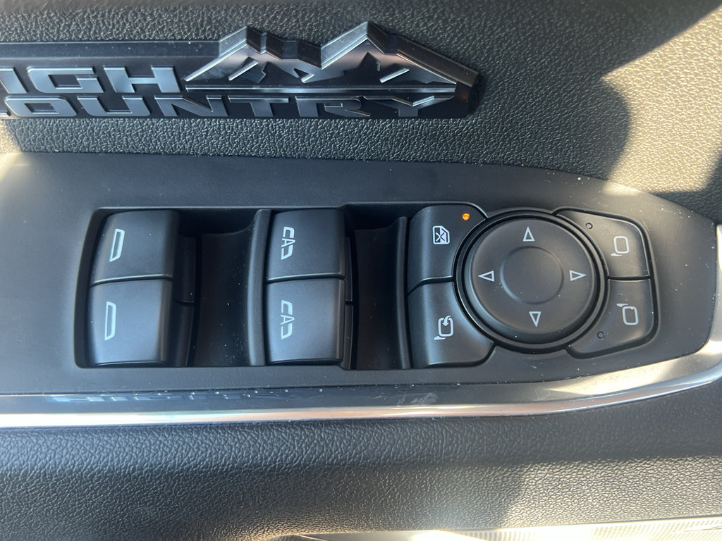 Used 2025 Chevrolet Silverado 1500 High Country AWD/4WD image 12