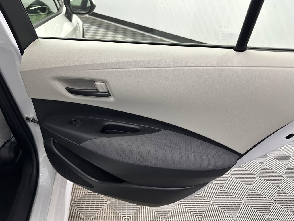 Used 2022 Toyota Corolla LE FWD image 16