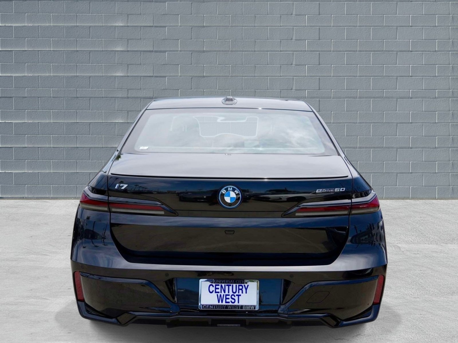 Used 2026 BMW i7 eDrive50 w/ M Sport Package RWD image 4