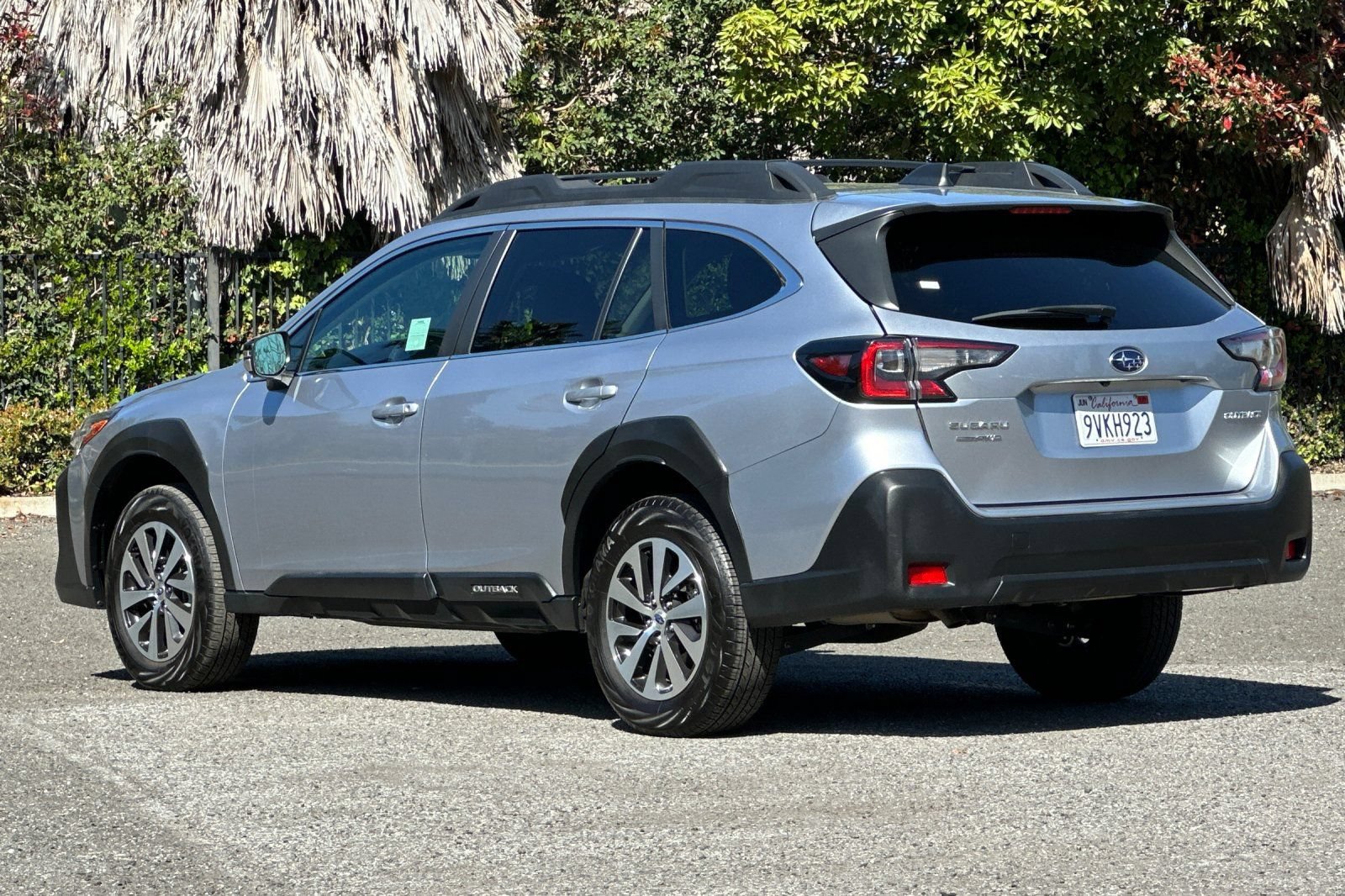 Used 2024 Subaru Outback Premium AWD/4WD image 6