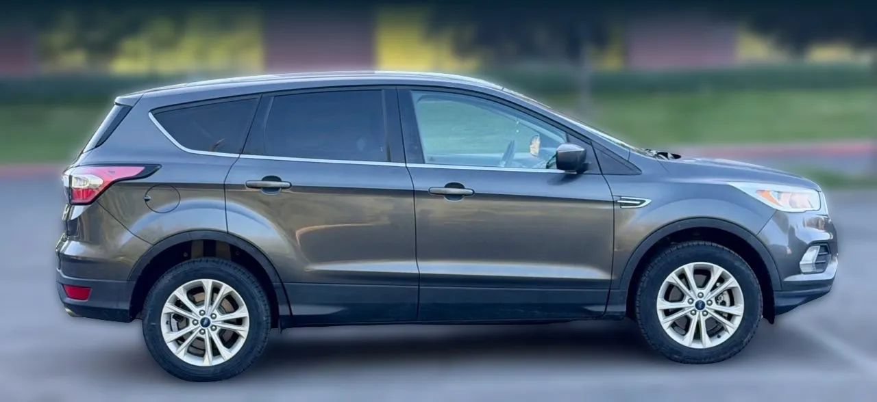 Used 2017 Ford Escape SE AWD/4WD image 12