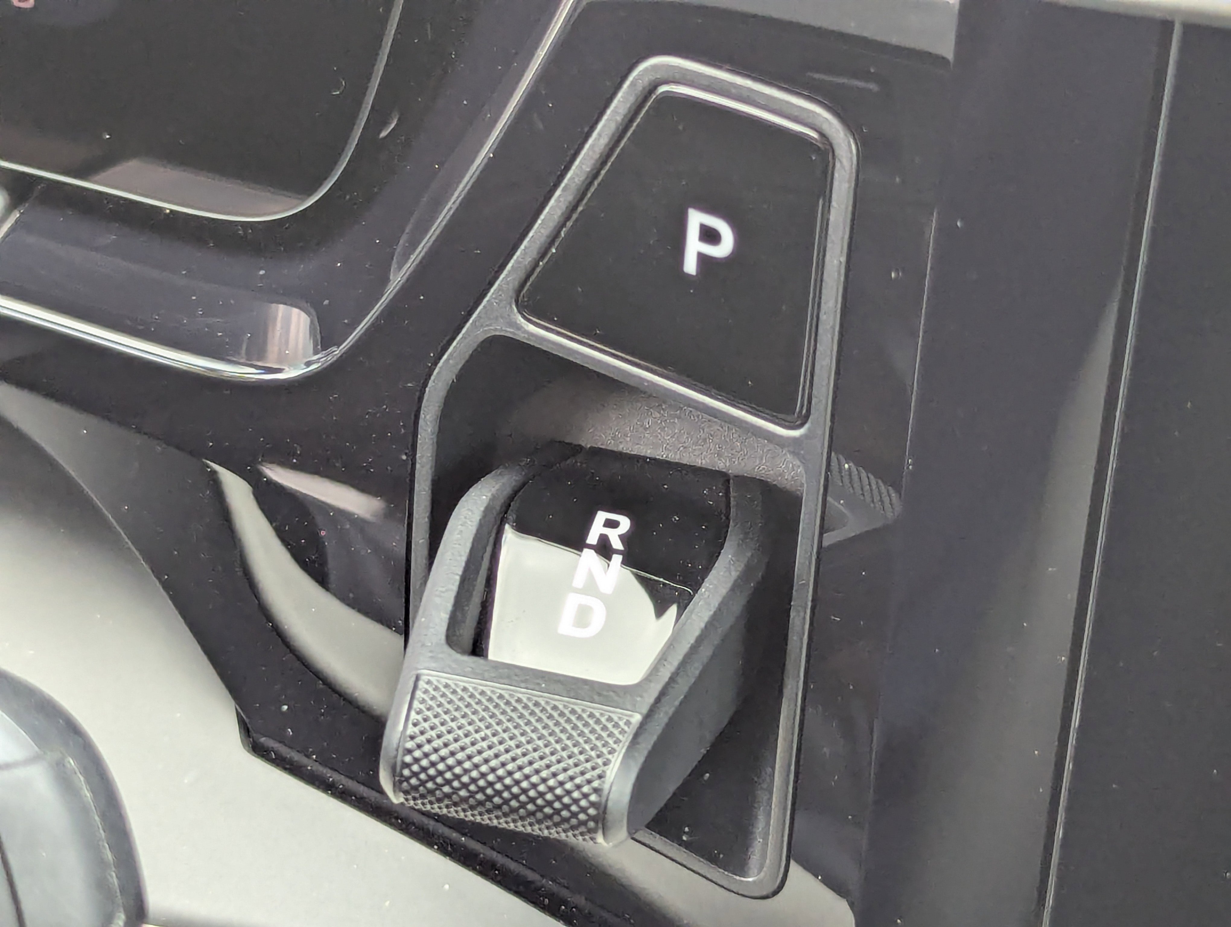 Certified 2025 Porsche Macan Electric RWD image 31