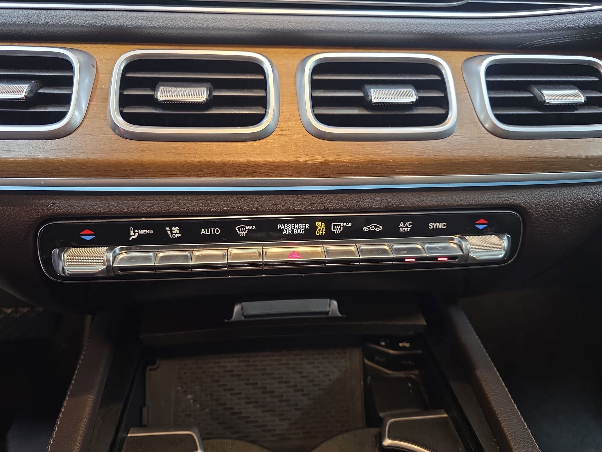 Used 2021 Mercedes-Benz GLS 450 4MATIC image 24