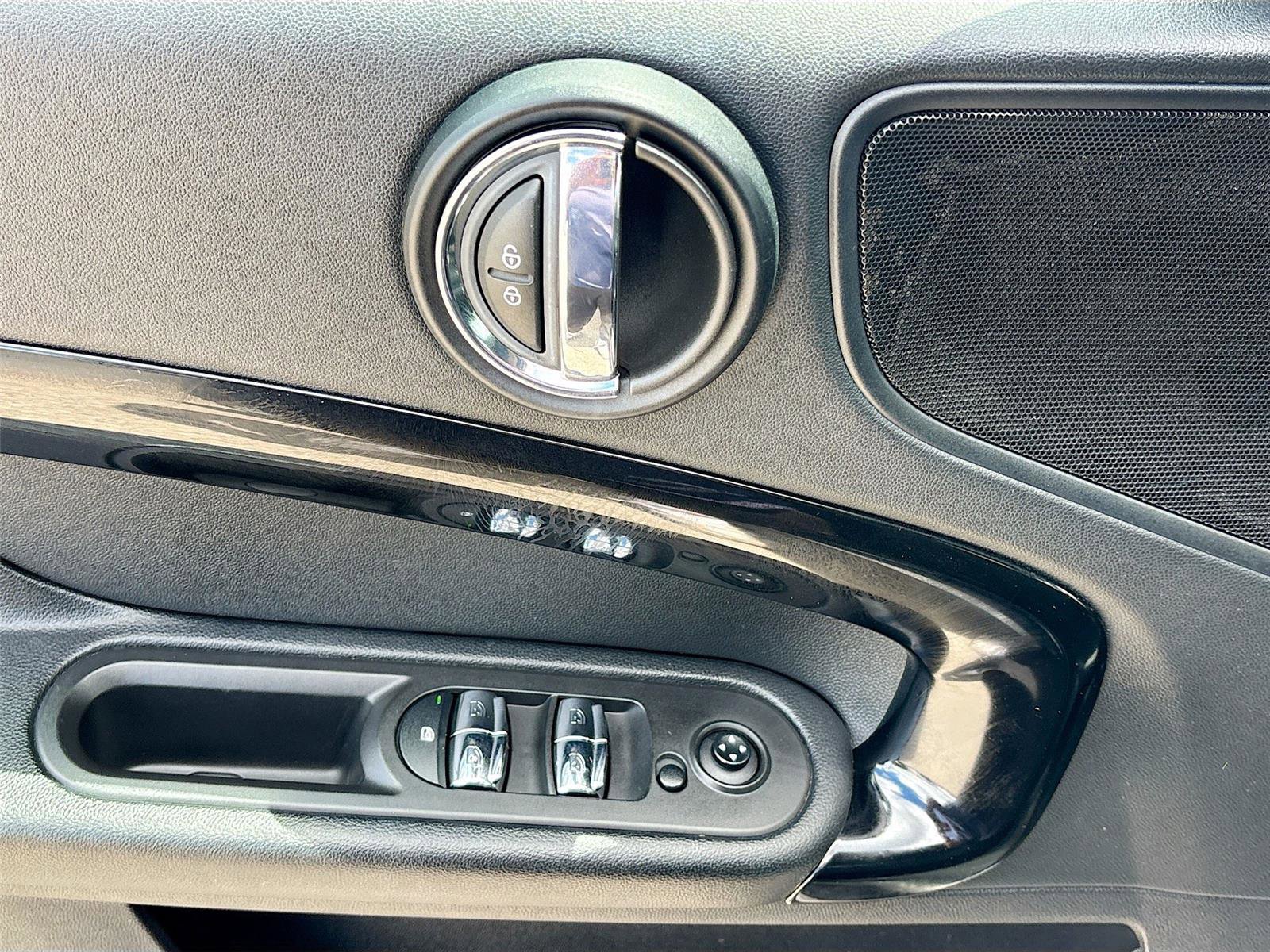 Used 2017 MINI Cooper Countryman FWD image 17