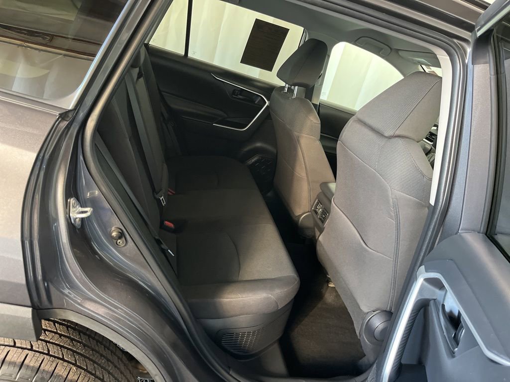 Used 2022 Toyota RAV4 LE AWD/4WD image 24