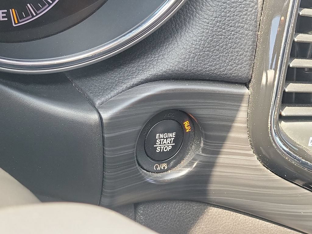 Used 2019 Jeep Grand Cherokee Altitude RWD image 13