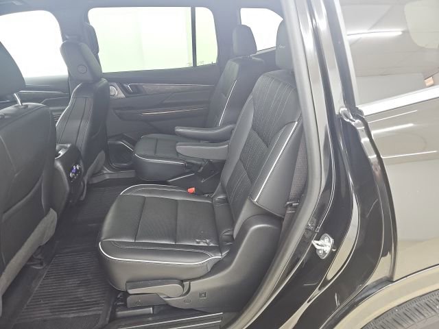 Used 2025 Buick Enclave Avenir w/ Super Cruise Package image 4