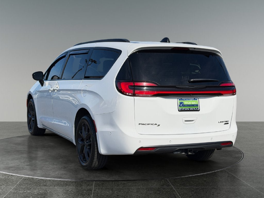 Used 2024 Chrysler Pacifica Limited w/ Uconnect Theater Family Group AWD/4WD image 7