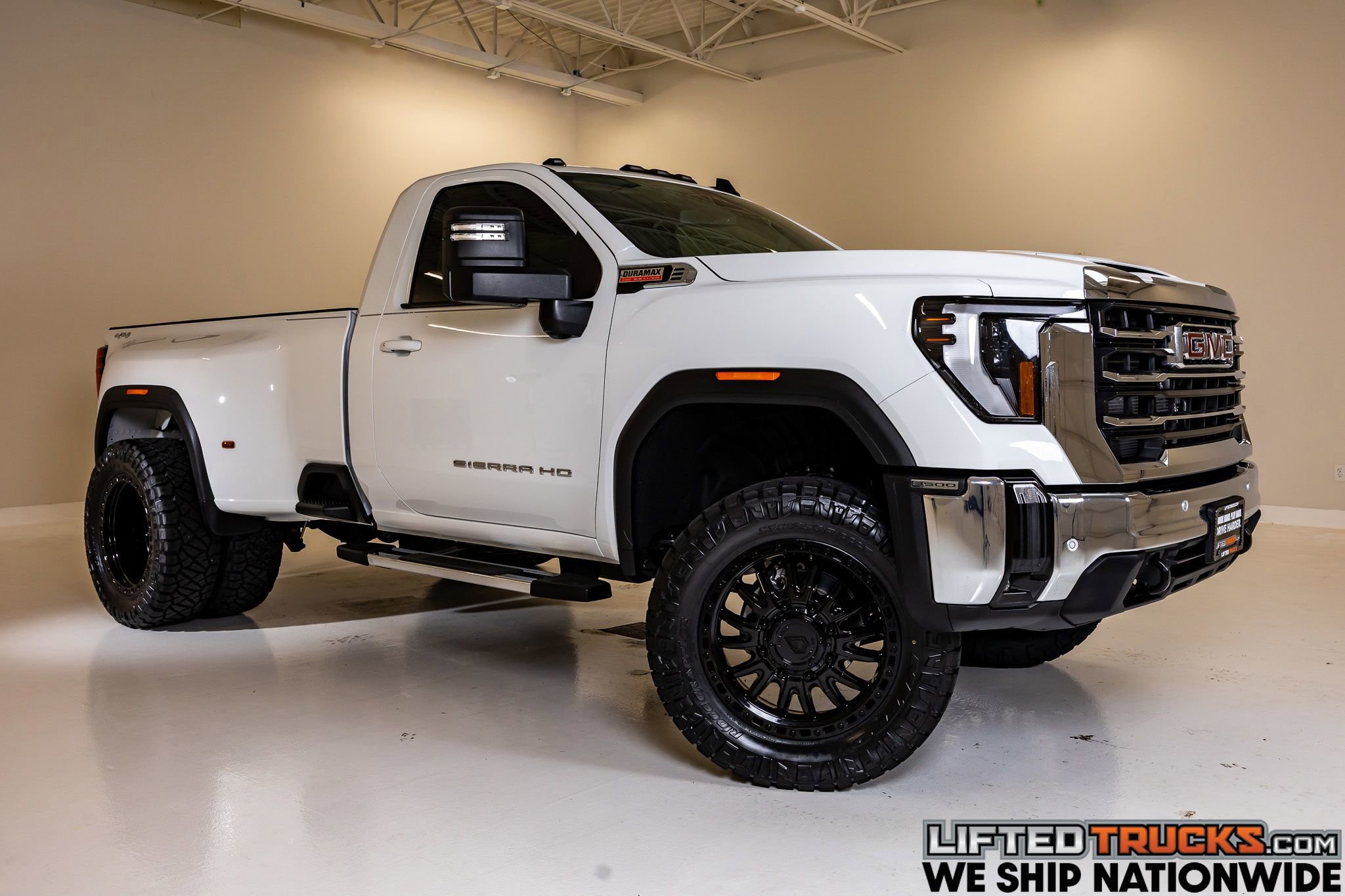Used 2026 GMC Sierra 3500 SLE AWD/4WD image 1