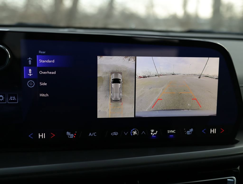 Used 2024 Chevrolet Traverse LT w/ Trailering Package image 16