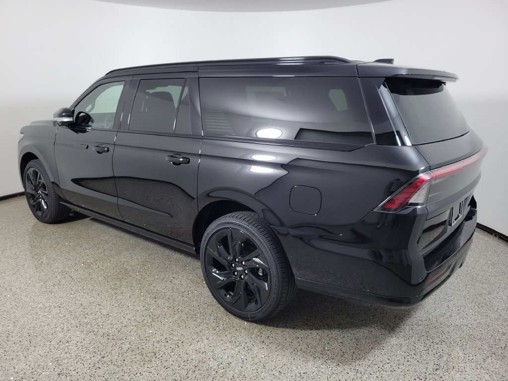 New 2027 Lincoln Navigator L Reserve w/ Jet Appearance Package RWD image 3