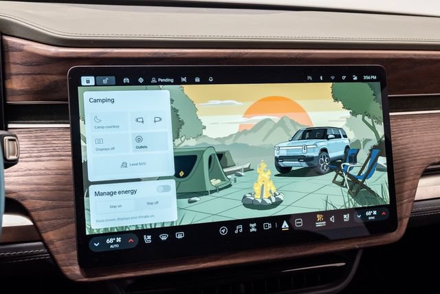 Used 2023 Rivian R1S Launch Edition AWD/4WD image 21