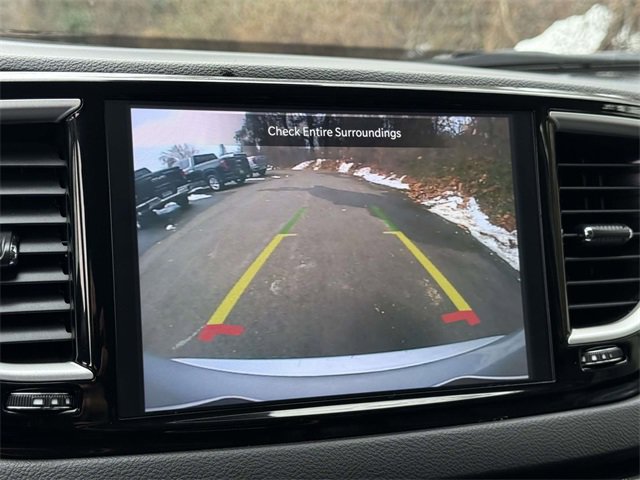 Used 2024 Chrysler Pacifica Touring-L image 15