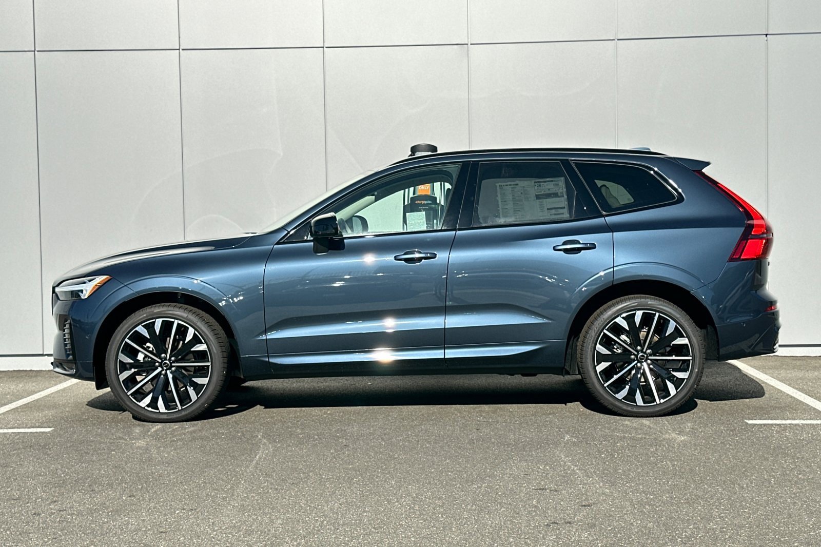 New 2026 Volvo XC60 B5 Ultra w/ Protection Package Premier image 2