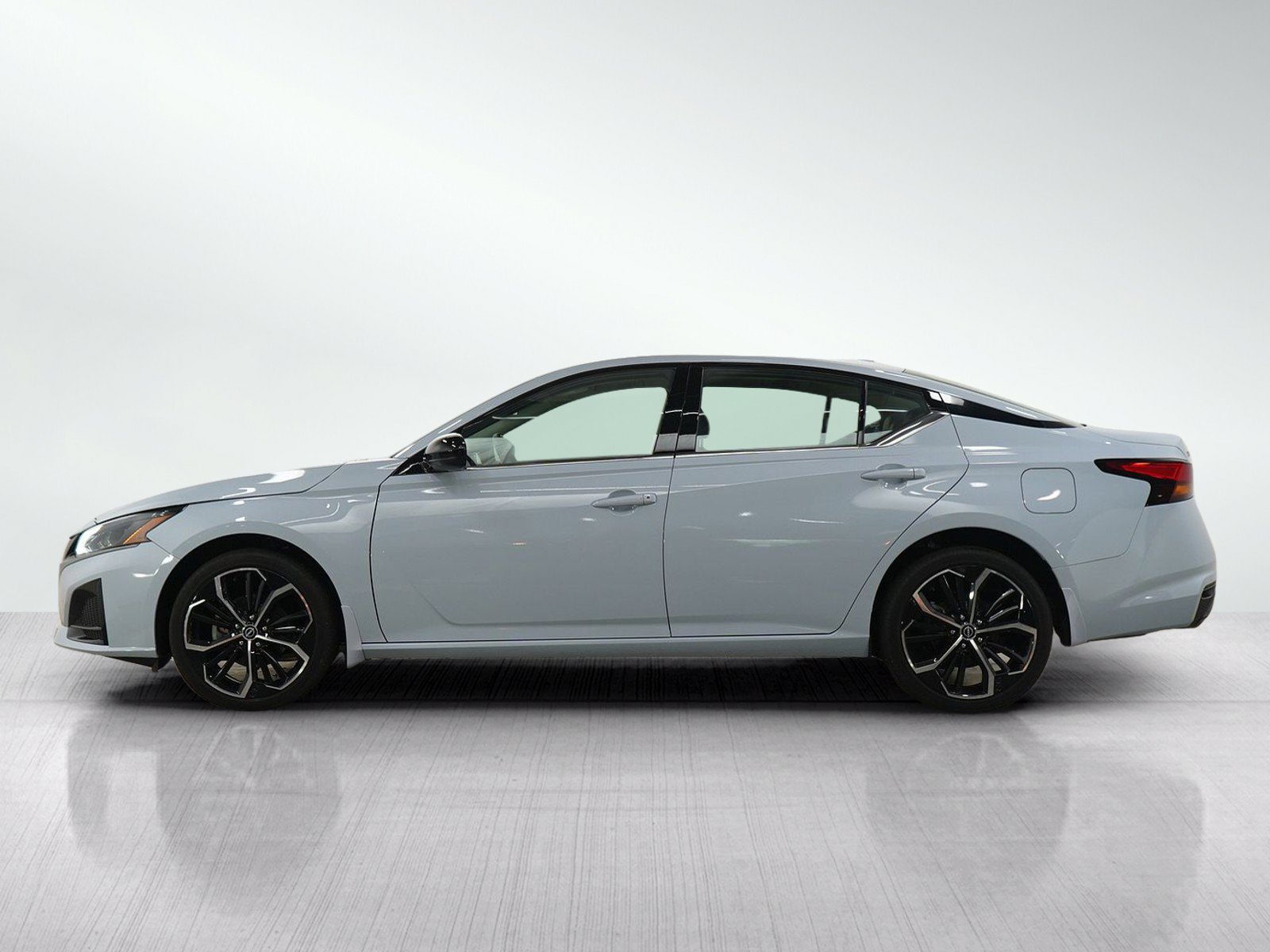 Used 2023 Nissan Altima 2.5 SR AWD/4WD image 2
